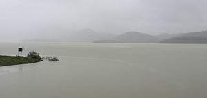 Nước lũ ào ạt đổ về, hồ Kẻ Gỗ lên phương án xả lũ