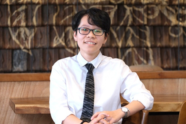 Trở thành thủ khoa đầu ra sau hai lần trượt đại học