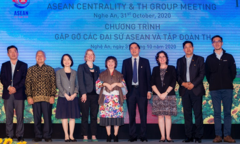 Gặp gỡ các đại sứ ASEAN tại 'thủ phủ bò sữa' của TH tại Nghĩa Đàn, Nghệ An