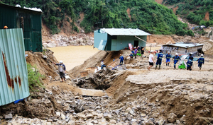 Quân đội chưa thể tiếp cận hiện trường sạt lở vùi lấp 11 người ở Phước Sơn