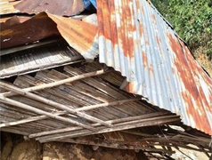 Lũ quét cuốn sập 6 nhà dân ở Quảng Ngãi