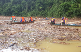 Sạt lở ở Trà Leng: Tạm dừng tìm kiếm nạn nhân mất tích trên sông