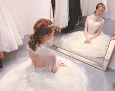 Gái trẻ Trung Quốc đua nhau chụp ảnh cưới không cần chú rể