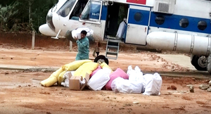 Trực thăng tiếp tế lương thực, chuyển sản phụ vùng cô lập ở Quảng Nam ra ngoài