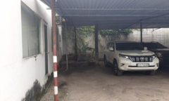 Thi thể người đàn ông có vết cứa cổ trong bãi xe ở TP.HCM