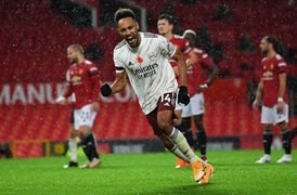 Pogba mắc lỗi, Man Utd thua đau Arsenal 