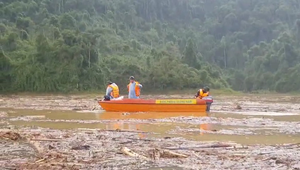 Video: Hơn 500 cán bộ, chiến sĩ bới rác tìm nạn nhân vụ sạt lở đất ở Quảng Nam