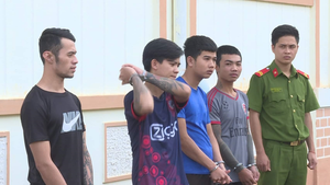 Khởi tố nhóm côn đồ chém trọng thương khách tại quán karaoke ở Đắk Lắk