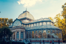 Choáng ngợp vẻ đẹp của cung điện pha lê trăm tuổi