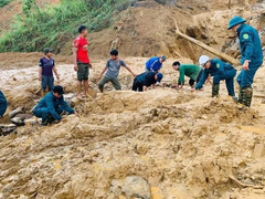 Tạm dừng tìm kiếm nạn nhân mất tích sau sạt lở ở Quảng Nam 