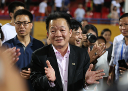 Bầu Hiển xuống sân động viên cầu thủ Hà Nội FC: 'Có bao nhiêu dốc hết'