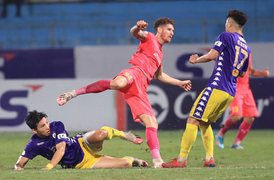 Văn Hậu thi đấu thế nào sau hơn 1 năm trở lại V-League và nửa năm không ra sân?