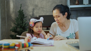 Không dạy con học ở nhà, phụ huynh Trung Quốc phải viết tường trình