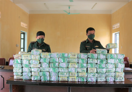 Nhóm tội phạm vứt bỏ gần 100 kg ma túy đá ở biên giới Việt-Lào để bỏ trốn