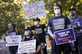 Người ủng hộ Trump – Biden biểu tình trên khắp nước Mỹ