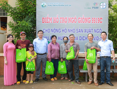 Trao tặng gói hỗ trợ ngô giống chất lượng cao cho bà con Đông Nam Bộ