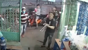 Truy bắt nhóm côn đồ truy sát người đàn ông ngay trước cửa nhà
