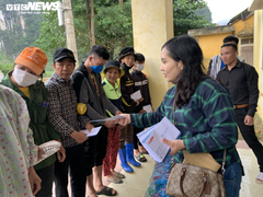 Báo VTC News trao quà của độc giả ủng hộ đồng bào miền Trung ruột thịt