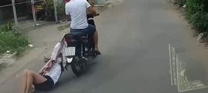 Bắt tên cướp kéo lê cô gái trẻ nhiều mét trên phố ở TP.HCM 