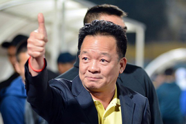 Bầu Hiển khen ngợi cầu thủ Hà Nội FC: 'Các con vô địch trong lòng người hâm mộ'