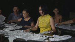 Video: Quy trình sản xuất bánh tráng phơi sương nổi tiếng ở Tây Ninh thế nào?