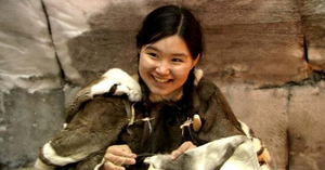 Tục ngủ chung với khách lạ của phụ nữ Eskimo