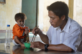 Cậu học trò tí hon nặng chưa đầy 4kg qua đời