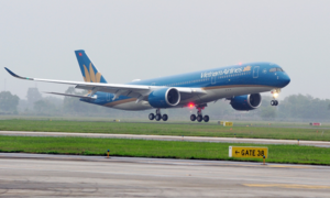 Ảnh hưởng bão số 12, hàng không đóng cửa sân bay, hủy nhiều chuyến