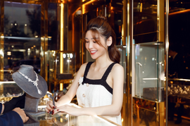 CEO Lâm Ngân sắm trang sức kim cương ngồi ghế nóng Hoa hậu Việt Nam 2020