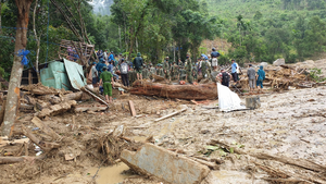 Dựng nhà tạm cho dân ở ngôi làng bị ‘xóa sổ’ sau sạt lở núi