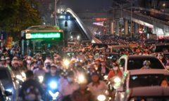 PGĐ Sở GTVT Hà Nội lái xe máy kiểm tra đường vành đai 2, nói 'đi lại ổn định'