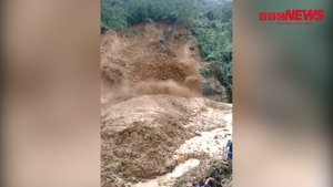 Video: Kinh hãi cảnh núi lở ngay nơi đoàn cứu hộ tìm người mất tích ở Quảng Nam