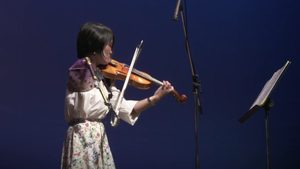 Video: Khâm phục nghị lực người phụ nữ Nhật chơi violin cầm bằng tay giả 