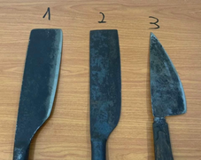 Không tìm được đối thủ, 3 cửu vạn vung dao chém người lạ