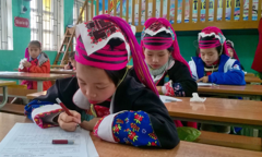 Trẻ vùng cao không học trước khai giảng, giáo viên than khó khi dạy tiếng Việt