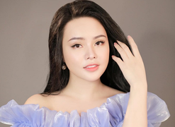 Sao Mai Thụy Miên nghẹn ngào hát ca khúc 'Miền Trung ơi