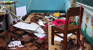 Trường lớp ngổn ngang sau bão lũ