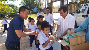  Ông Đoàn Ngọc Hải hứa tặng suất du lịch cho học sinh xuất sắc