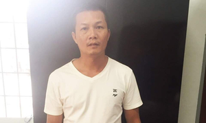 Đi ô tô gắn chữ 'cứu trợ miền Trung', lừa lấy tiền và vàng của cụ bà 83 tuổi