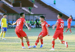 Đội bóng bầu Hiển tặng Phú Thọ đánh bại quân bầu Đức để thăng hạng