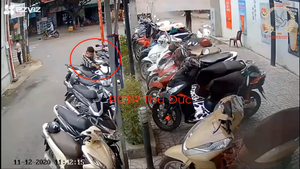 Video: Thanh niên bẻ khóa, trộm SH trong 10 giây ở TP.HCM