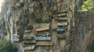 Video: Nghĩa địa trên vách núi ở Philippines