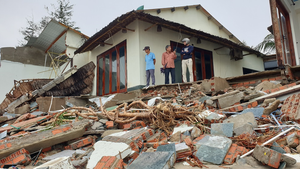 Ảnh: Tan hoang cảnh sóng 'nuốt chửng' dãy nhà ven biển Hội An