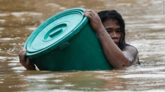 'Cuồng phong' Vamco càn quét Philippines, người chết tiếp tục tăng
