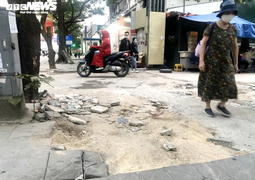 Sau 2 năm, vỉa hè Hà Nội bung vỡ dù đá lát được quảng cáo bền tới 70 năm