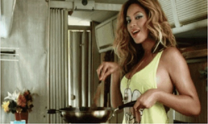 Nhất định phải mặc đồ lót nấu ăn