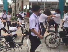 Có nên đưa các nữ sinh đánh hội đồng bạn học dã man vào trường giáo dưỡng?