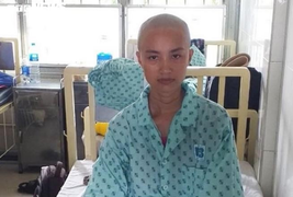 Xót xa gia cảnh cô gái bị ung thư, vẫn lo cho mẹ bị tai nạn và 2 em tâm thần