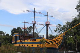 'Sống ảo' với mô hình thuyền buồm độc nhất miền Tây