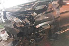 Ô tô 7 chỗ gây tai nạn liên hoàn, hai người bị thương nặng